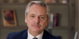 El Presidente participó del programa especial por los 100 años de la radio argentina