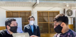 Malvinas Argentinas: Leo Nardini y el ministro Trotta entregaron netbooks del Plan Juana Manso