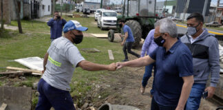 Tigre: Julio Zamora supervisó tareas de pintura en escuelas y la construcción de desagües