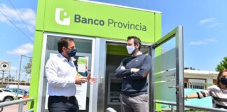 Escobar: Ariel Sujarchuk y Juan Cuattromo inauguraron una cabina móvil con dos cajeros automáticos del Banco Provincia en Garín