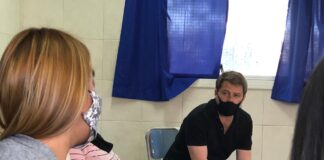 San Fernando: Alex Campbell y Agustina Ciarletta otorgaron un subsidio al Club Itati de Virreyes para ayudarlos en este difícil momento