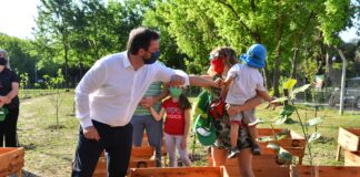 Escobar: Ariel Sujarchuk entregó certificados y huertas a 50 protectores ambientales del distrito