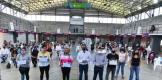 Escobar: Junto al ministro Arroyo, Sujarchuk entregó 50 kits para fortalecer la economía social en el distrito