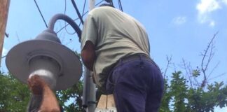 Tigre: Continúa la conexión de alumbrado público en más veredas de Don Torcuato