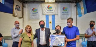 Escobar: Sujarchuk encabezó el acto por el 36º aniversario del barrio 24 de Febrero