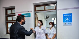 Escobar: Sujarchuk supervisó el comienzo de la vacunación para adultos mayores contra el Covid-19