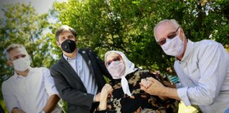 Kicillof y Hebe de Bonafini recordaron a las víctimas del terrorismo de Estado y homenajearon al personal de salud