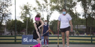 San Isidro: Belén Succi, la leona que enseña hockey en los campos de deportes municipales