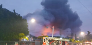 San Fernando: Bomberos controlaron importante incendio en la fábrica Bimbo