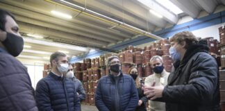Pilar: Achával y el ministro Rodríguez visitaron una cooperativa que exporta desde el Parque Industrial del distritito
