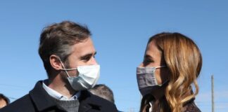 Pilar: Achával acompañó a Fernández y Kicillof en el primer acto del Gobierno en campaña