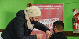 Segunda dosis libre para mayores de 18 con enfermedades preexistentes y trabajadores de la educación