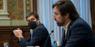 Kreplak: “Es importante que todos se vacunen para consolidar la caída de casos”