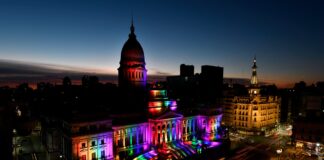 El Congreso, con los colores LGTBIQ en el Día del Activismo por la Diversidad Sexual