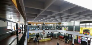 Kicillof recorrió las obras de refacción integral de un edificio escolar en Quilmes