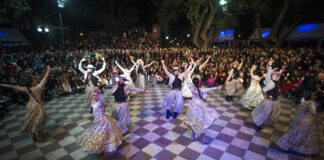 San Isidro: Folklore en la Plaza 9 de julio de Martínez