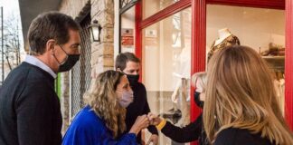 San Fernando: Diego Santilli recorrió comercios con Agustina Ciarletta y Alex Campbell