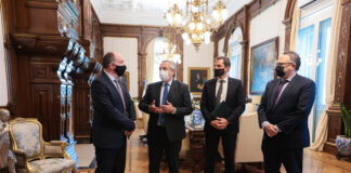 El Presidente recibió en la Casa Rosada a directivos del Grupo Día que confirmaron un plan de inversiones que creará 3.000 puestos de trabajo