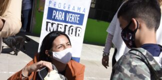 Malvinas: Correa participó de la entrega de lentes en la Escuela Primaria N°26 de Grand Bourg