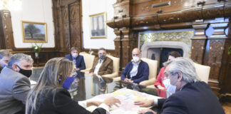 El Presidente presentó un plan maestro a vecinos de Moreno que le habían transmitido la necesidad de contar con desagües cloacales en el municipio