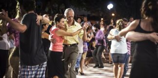 San Isidro: La Plaza 9 de Julio de Martínez vuelve a convertirse en una pista de tango