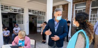San Isidro: se realizó un operativo de vacunación contra el Covid en la escuela Malvinas de Beccar