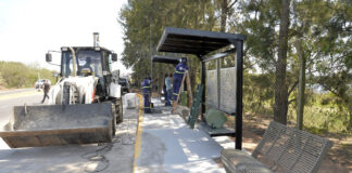 Tigre: Zamora supervisó la construcción de nuevos refugios en paradas de colectivos y veredas comerciales en General Pacheco