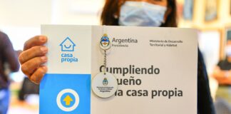 Escobar: Programa Casa Propia, Sujarchuk y Maggiotti entregaron créditos para la construcción de viviendas