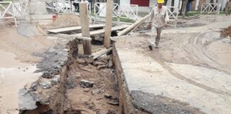 Tigre: AySA trabaja en la reparación de una cañería en la zona de El Talar