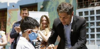 La Provincia entregó anteojos a estudiantes de una escuela primaria en Lanús
