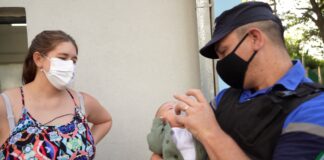 Escobar: Dos oficiales que hacían tareas de patrullaje a bordo de un móvil del programa Ojos y Oídos en Alerta le salvaron la vida a un bebé mediante prácticas de RCP