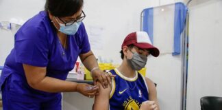 Comenzaron a aplicar las dosis de refuerzos a adolescentes previo al inicio de clases