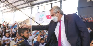 “Educarse es imprescindible para poder tener un futuro”, afirmó el Presidente al inaugurar el ciclo lectivo en una escuela de La Rioja