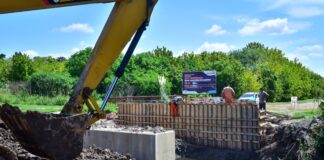 Escobar: Se intensifica la construcción del puente vial sobre el arroyo Garín y la pavimentación de la calle Independencia en Ing. Maschwitz