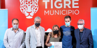 Tigre: Julio Zamora y Jorge Ferraresi entregaron créditos Casa Propia a familias del Municipio