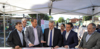 El Presidente recorrió la obra de entubamiento del Arroyo Jiménez y encabezó un encuentro con empresarios en Florencio Varela