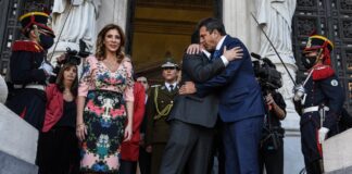 Massa, junto al presidente Gabriel Boric en el congreso