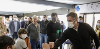 Pilar: Achával, Kreplak y Ruiz Malec en el operativo de vacunación en una industria del partido