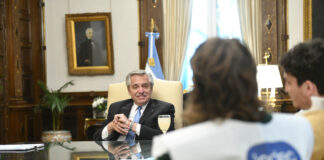El Presidente recibió a un grupo de censistas en Casa Rosada