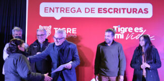 Tigre: El Municipio entregó escrituras a más de 96 familias y cumplieron el sueño de la casa propia
