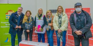 San Fernando: Entregó 200 estufas a 70 escuelas provinciales del distrito