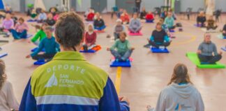 San Fernando: Cientos de vecinos y vecinas practican Yoga en los Polideportivos