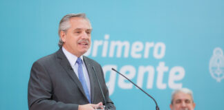 El Presidente encabezó la firma de un convenio entre Educación y Seguridad para fortalecer la formación de las fuerzas policiales