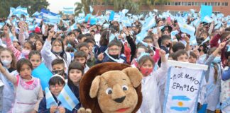 Malvinas: 4500 alumnos de 4° año hicieron la Promesa a la Bandera