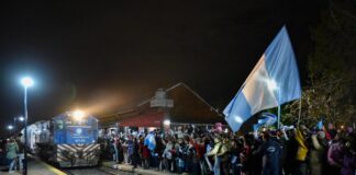 Después de 15 años, el tren volvió a detenerse en San Lorenzo