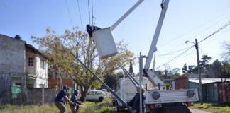 Tigre: Julio Zamora supervisó la colocación de luminarias led en Benavídez norte