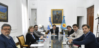 Kicillof recibió a Iparaguirre para avanzar en un proyecto de viviendas para Tandil