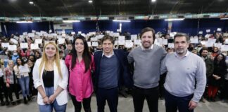 Kicillof participó del reconocimiento a trabajadores que participaron de la campaña de vacunación