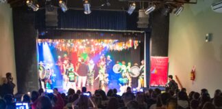 San Fernando: El Teatro Martinelli inició su ciclo de espectáculos con las Murgas