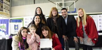 Malvinas: Nueva entrega de tablets en el Polideportivo de Villa de Mayo